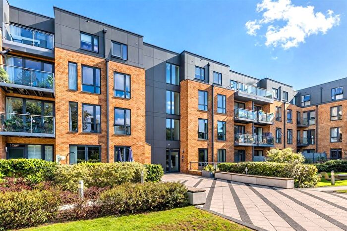 3 Bedroom Flat For Sale In Boundaries Road, London, SW12