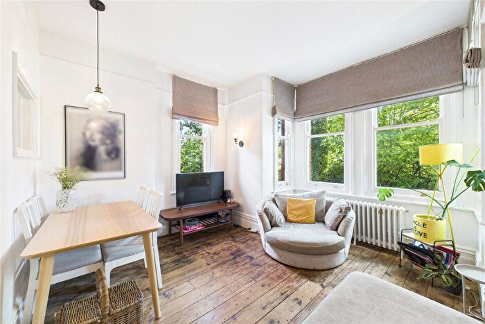 2 Bedroom Apartment To Rent In Southampton Street, Farnborough, Hampshire, GU14