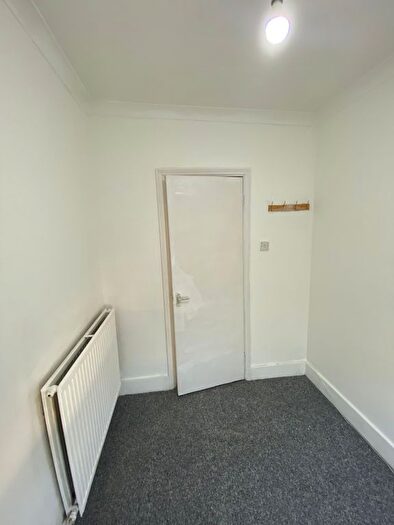 2 Bedroom Flat To Rent In Melford Road, Ilford, IG1