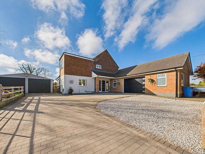 4 Bedroom Detached House For Sale In Great Gutter Lane West, Willerby, Hull, HU10