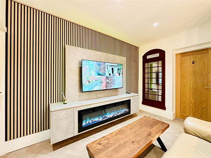 5 Bedroom House To Rent In Church Avenue, Nottingham, NG7