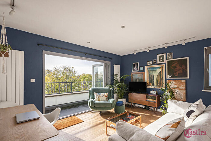 2 Bedroom Apartment For Sale In Bridge Mews, Dalston Lane, London, E8