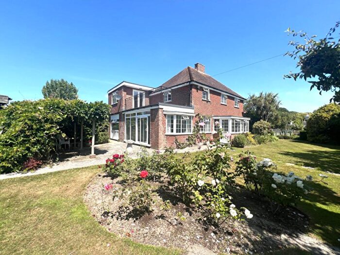 6 Bedroom Detached House To Rent In Elmer Close, Middleton On Sea, PO22