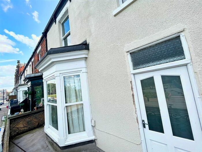 3 Bedroom Flat To Rent In Alexandra Road, Cleethorpes, DN35