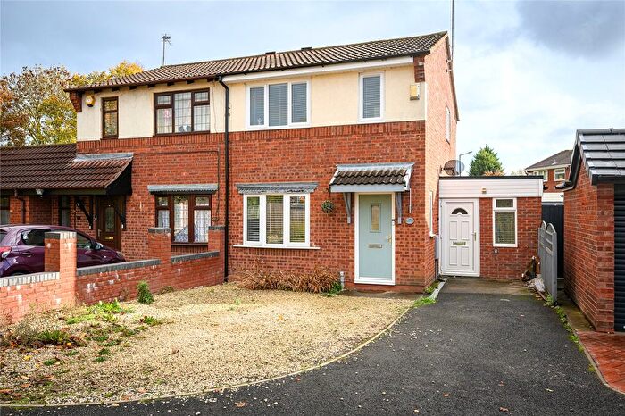 3 Bedroom Semi Detached House For Sale In Haywain Close, Pendeford, Wolverhampton, West Midlands, WV9