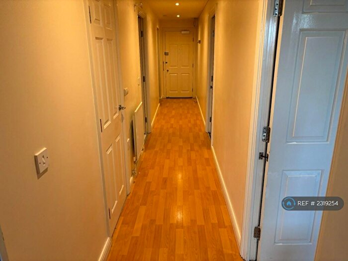 2 Bedroom Flat To Rent In Chiltern House, Aylesbury, HP19