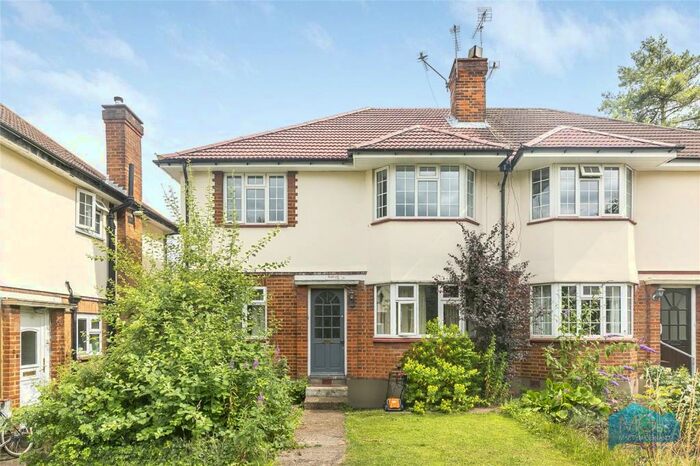 2 Bedroom Apartment To Rent In Dorchester Court, London, N14