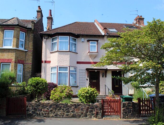 3 Bedroom End Of Terrace House For Sale In Grove Road, London, N12
