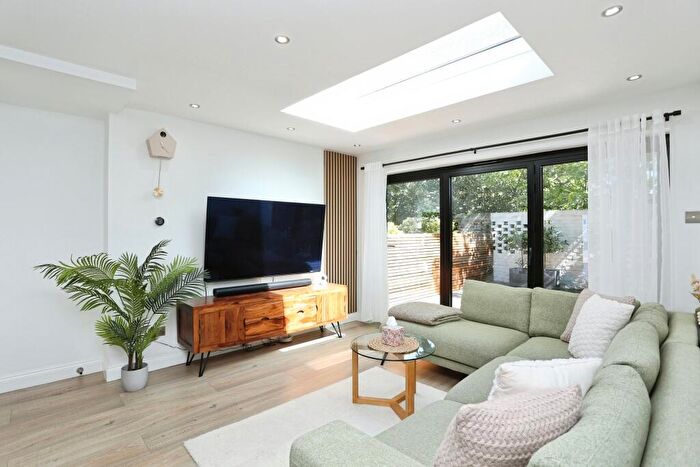 3 Bedroom Town House For Sale In Ullswater Close, Bromley, BR1