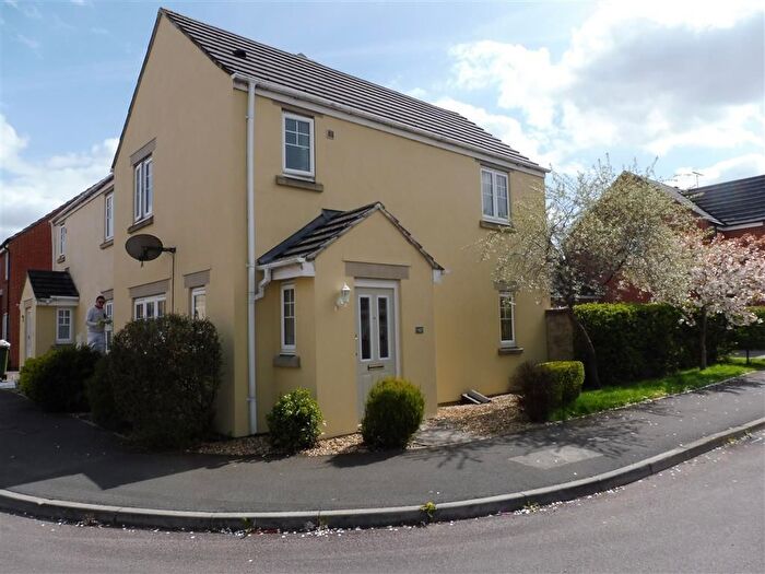 3 Bedroom Semi-Detached House To Rent In Amberley Close, Calne, SN11