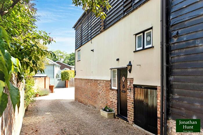 3 Bedroom Mews For Sale In High Street, Buntingford, SG9