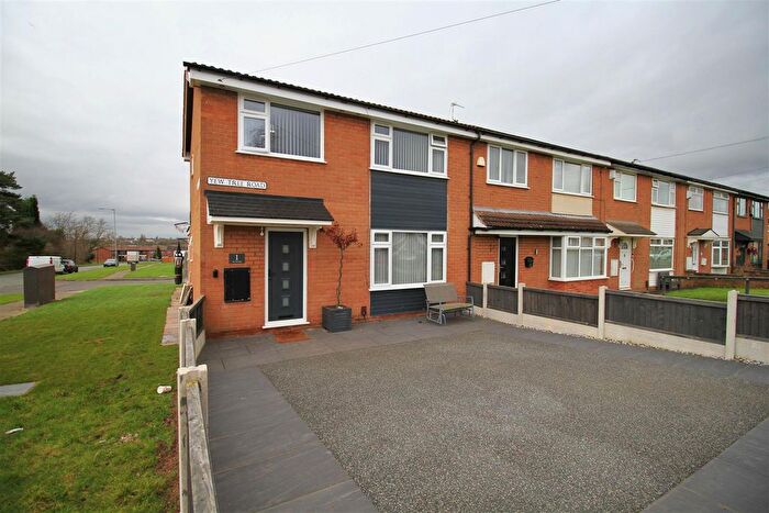 4 Bedroom End Terrace House For Sale In Yew Tree Road, Denton, Manchester, M34