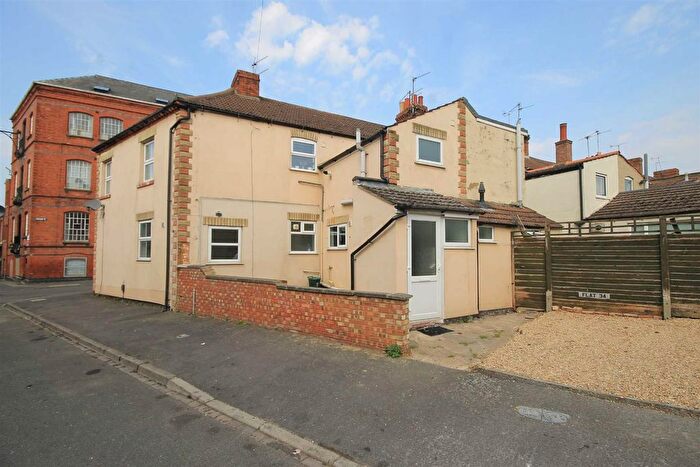 2 Bedroom Flat To Rent In Crabb Street, Rushden, NN10