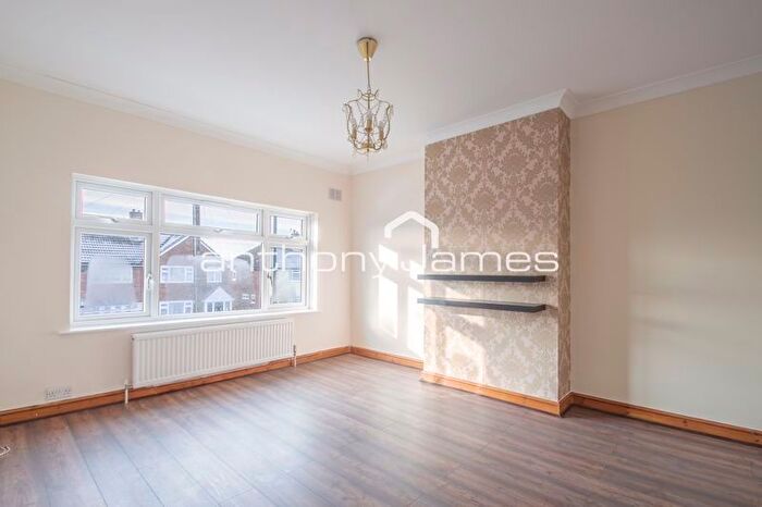 6 Bedroom Semi-Detached House To Rent In Long Lane, Bexleyheath, DA7