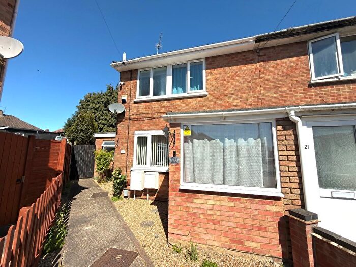3 Bedroom End Terrace House For Sale In Dorel Close, Round Green, Luton, Bedfordshire, LU2