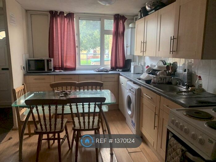 6 Bedroom Terraced House To Rent In Barchester Close, Uxbridge, UB8