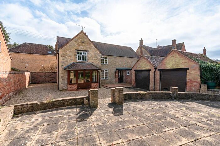 3 Bedroom Detached House For Sale In Kiln Lane, Wheatley, OX33