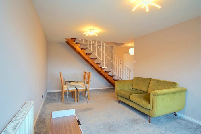 2 Bedroom Flat To Rent In Queenswood Gardens, London, E11