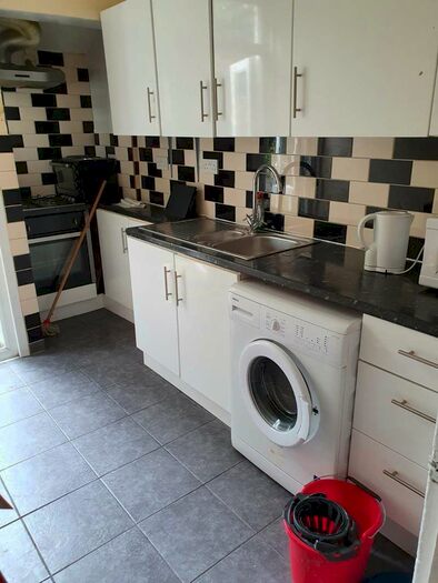5 Bedroom House To Rent In Chingford Road, Walthamstow, E17
