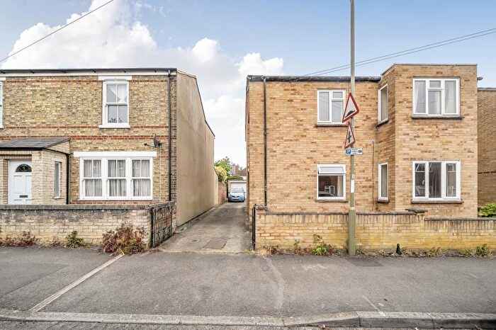 2 Bedroom Maisonette For Sale In Lime Walk, Headington, OX3