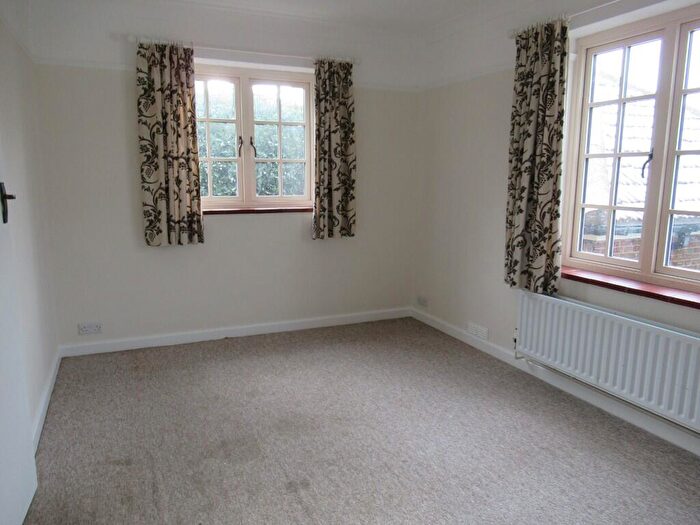 1 Bedroom Flat To Rent In Mill Hill Close, Haywards Heath, West Sussex, RH16