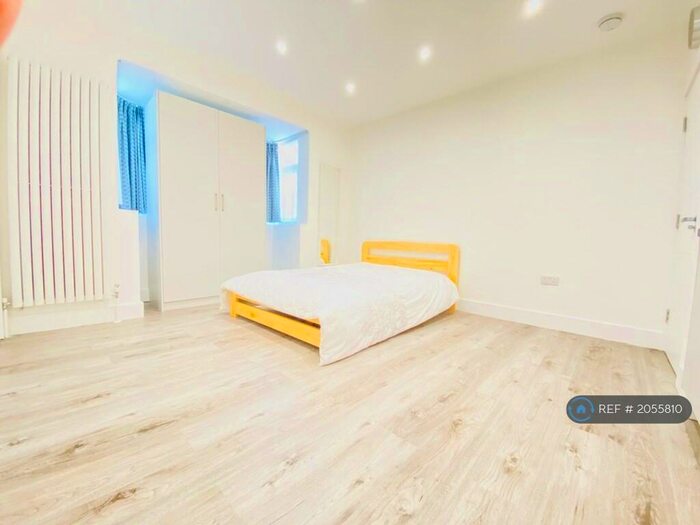 Studio To Rent In Middlesex, Pinner, HA5