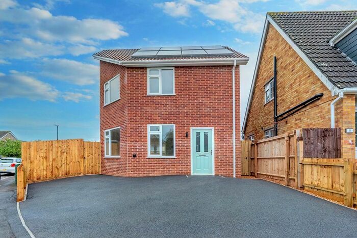 2 Bedroom Detached House To Rent In Riverway, Nailsea, BS48