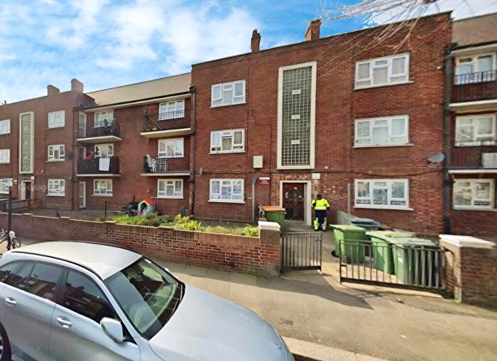 2 Bedroom Flat For Sale In Harcourt Avenue, London, E12
