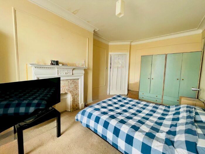 4 Bedroom Flat To Rent In Clarendon Court, Sidmouth Road, Willesden, NW2