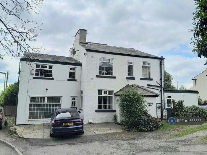 3 Bedroom Semi-Detached House To Rent In Healds Green, Oldham, OL1