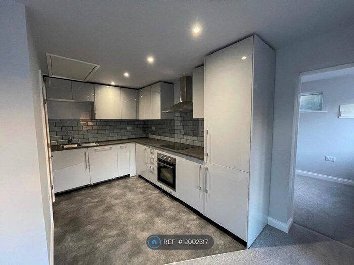 1 Bedroom Flat To Rent In London Road, Chalfont St. Giles, HP8