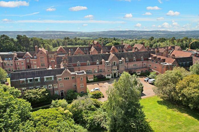 2 Bedroom Apartment To Rent In Kings Drive, Midhurst, GU29