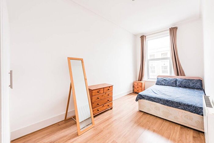 1 Bedroom Flat To Rent In Earls Court Road, Earls Court, London, SW5