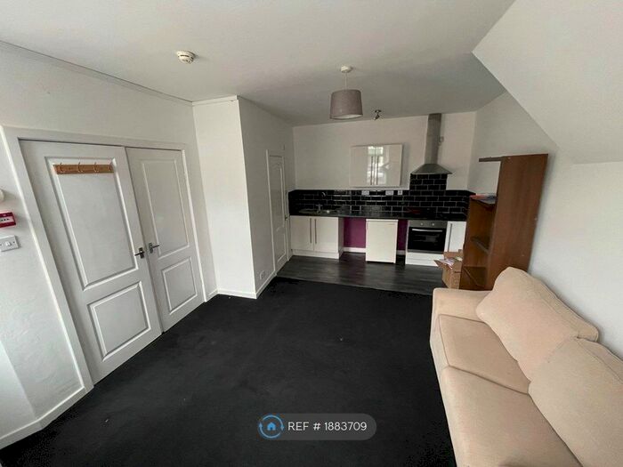 1 Bedroom Flat To Rent In Station Road, Steeton, Keighley, BD20