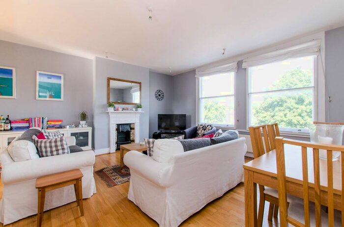 2 Bedroom Flat For Sale In Balham High Road, Tooting Bec, London, SW17