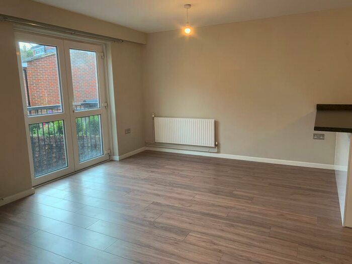 Apartment To Rent In Woking, Surrey, GU22