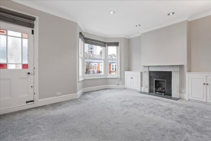 2 Bedroom Flat To Rent In Margravine Gardens, Hammersmith, London, W6