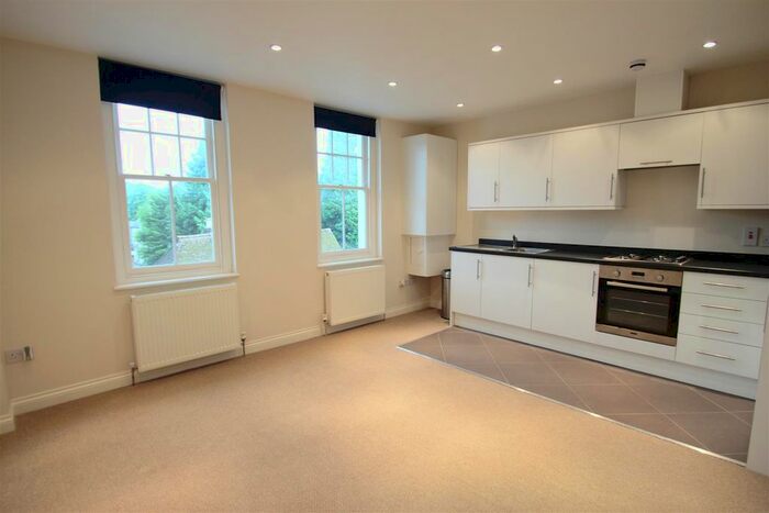1 Bedroom Flat To Rent In Castle Walk, Reigate, RH2