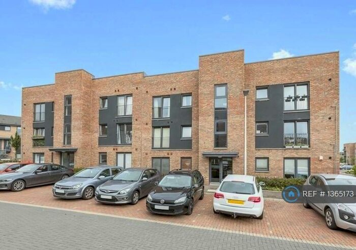 3 Bedroom Flat To Rent In Skylark Place, Edinburgh, EH15