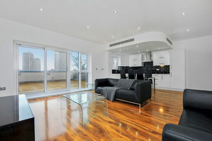 2 Bedroom Flat For Sale In Cuba Street, London, E14