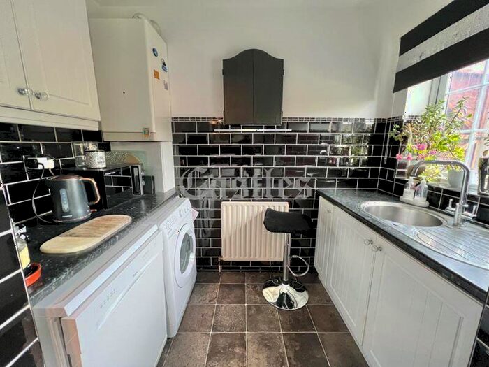 3 Bedroom End Of Terrace House For Sale In Honey Brook, Waltham Abbey