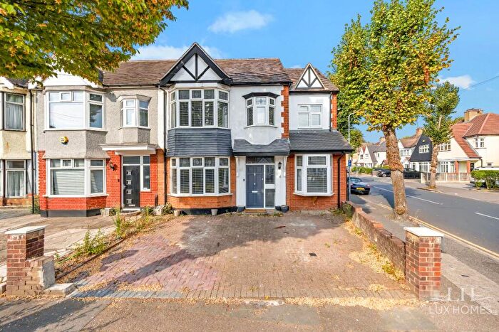 4 Bedroom Semi-Detached House For Sale In Cromer Road, Hornchurch, RM11