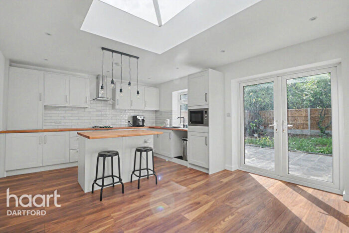 2 Bedroom Bungalow For Sale In Chatsworth Road, Dartford, DA1