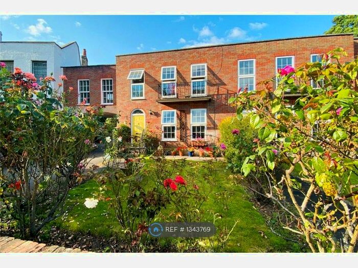 3 Bedroom End Of Terrace House To Rent In Cambria Court, Staines-Upon-Thames, TW18