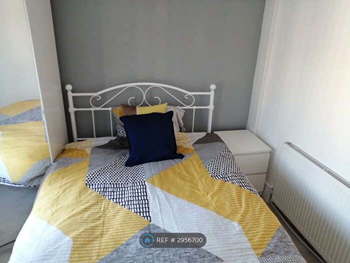 1 Bedroom Flat To Rent In Kilvey Terrace, Swansea, SA1