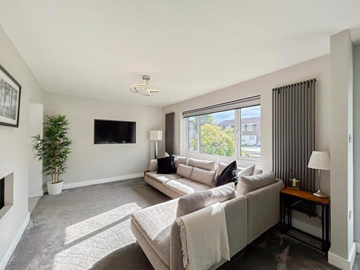 3 Bedroom Detached House For Sale In Courtfield Close, Rogerstone, NP10