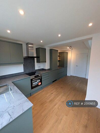 3 Bedroom Semi-Detached House To Rent In Tower Road, Bristol, BS15