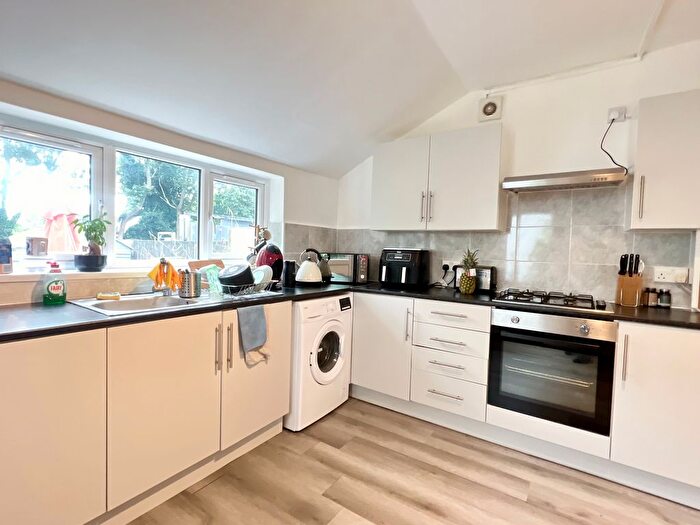 1 Bedroom Flat To Rent In Conyers Road, London, SW16