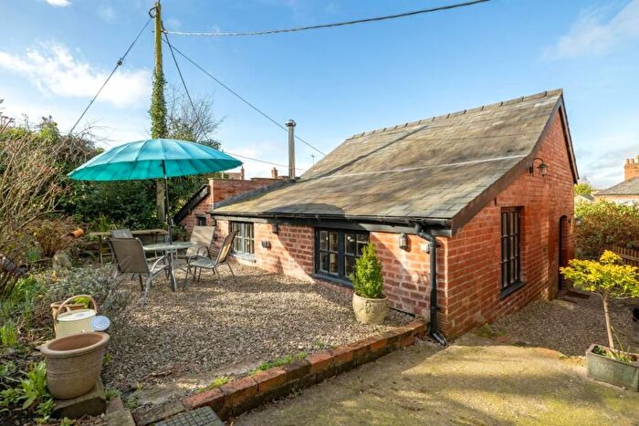 2 Bedroom Link Detached House For Sale In Pembridge, Leominster, Herefordshire, HR6