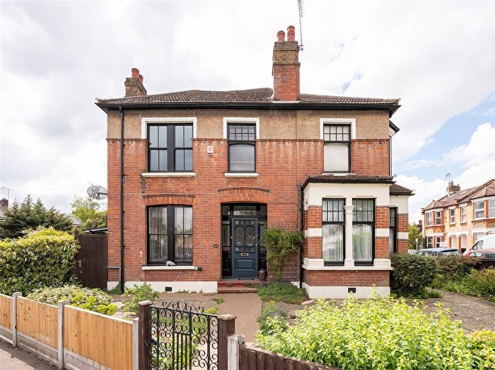 3 Bedroom Property For Sale In Pulteney Road, South Woodford, E18